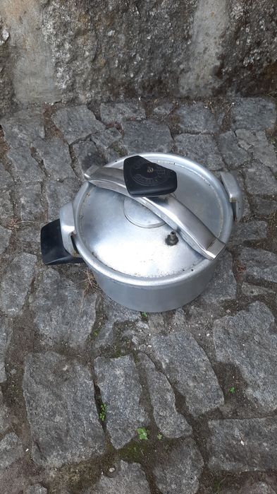 Panela pressão em Travassós-Fafe