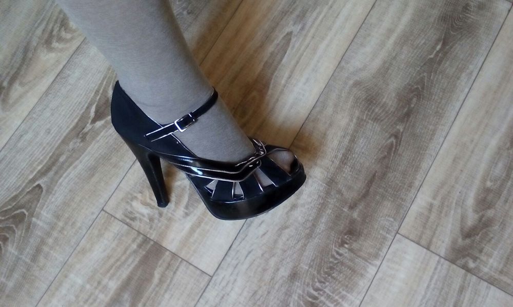 Czare lakierki na obcasie 36