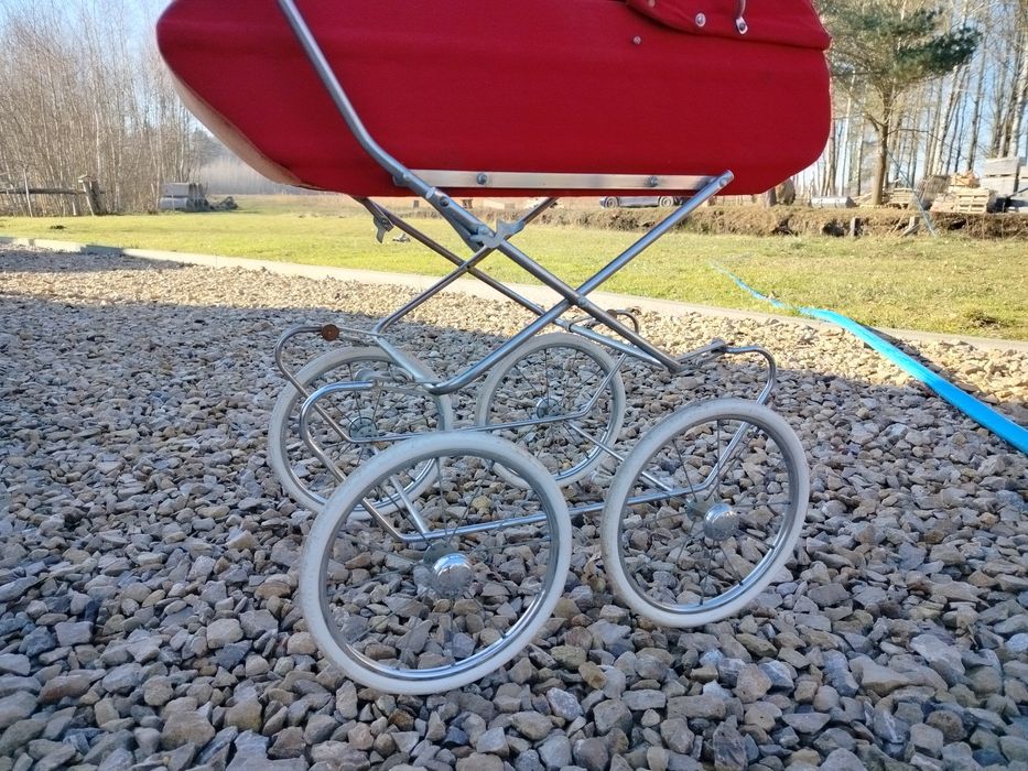 Wózek retro dla lalek głęboki PRL gondola vintage czerwień