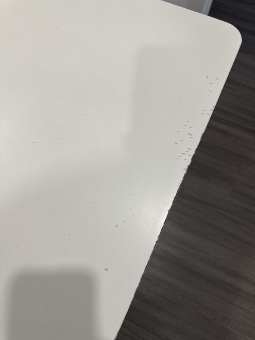 Vendo mesa com 4 cadeiras cor branco