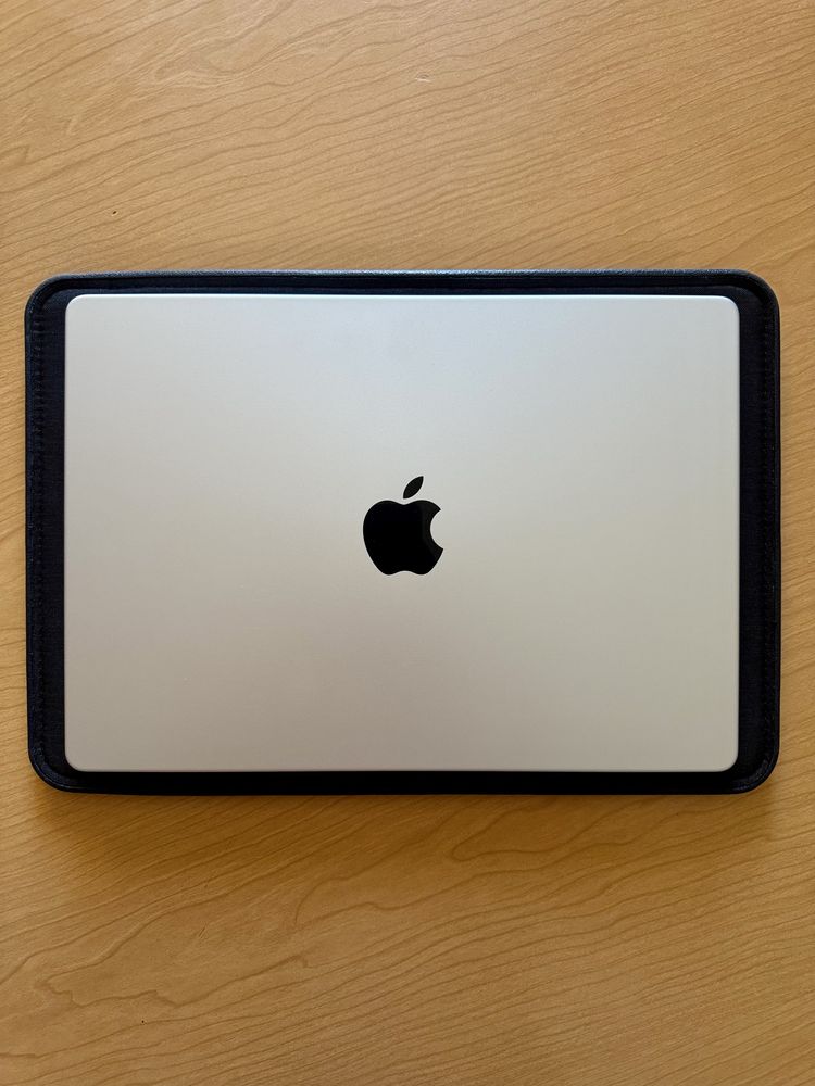 Capa Premium p/ MacBook Pro 14 – Incase ICON Sleeve (Como nova)