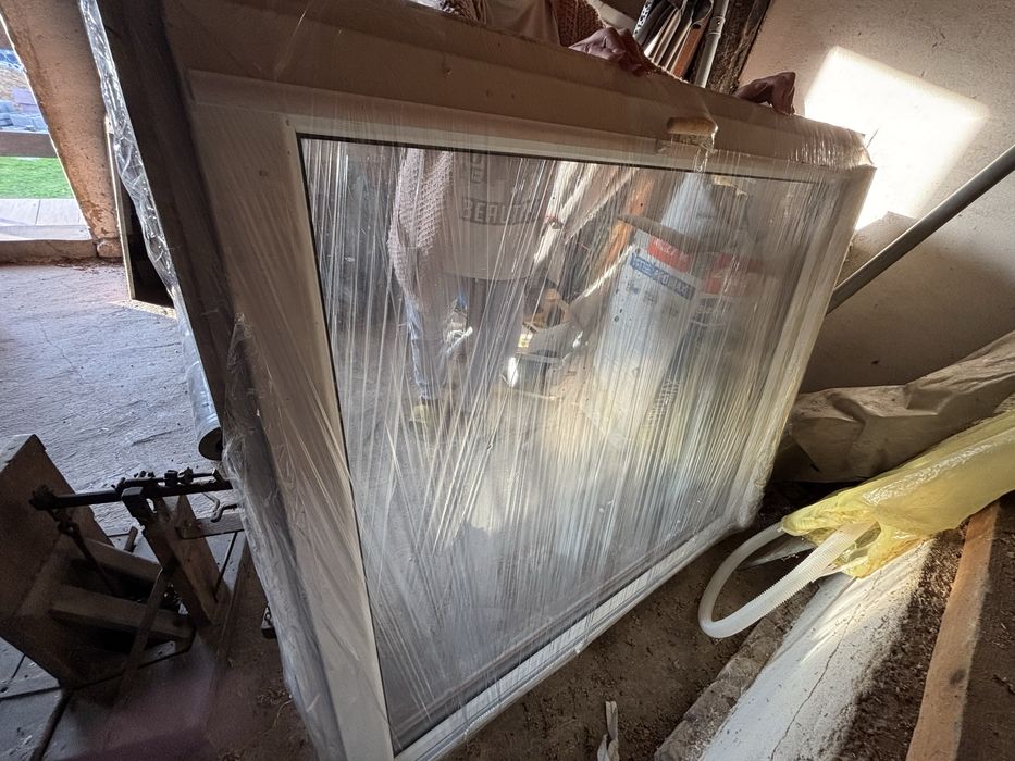 Okno pcv złoty orzech z zewnątrz a z środka białe