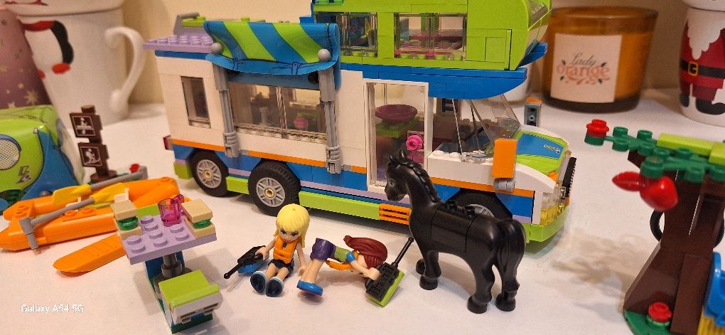LEGO Friends samochód kempingowy Mii 41339