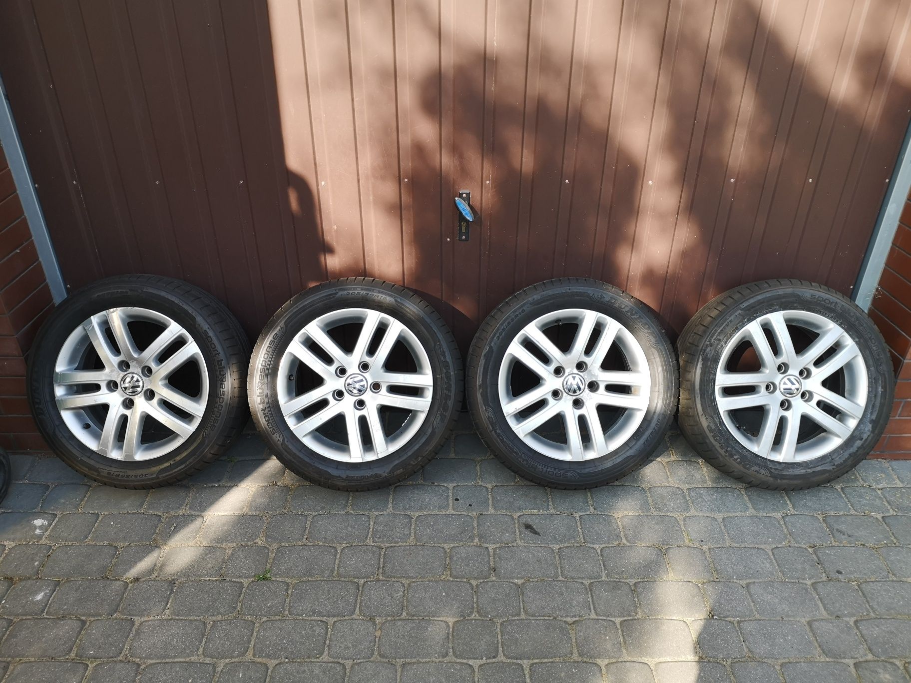 Koła VW z oponami Dunlop 205/55 R16