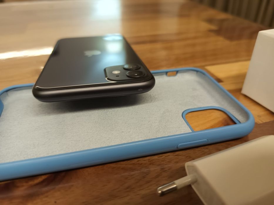 Iphone 11 64G + auricar bluetooth