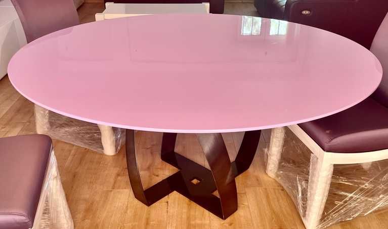 Mesa redonda roxa. Nova, a estrear.