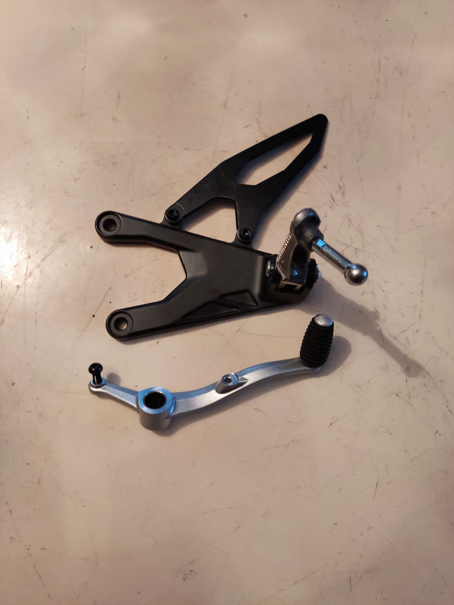 Yamaha R1 RN32 65 R1M set podnóżek kierowcy