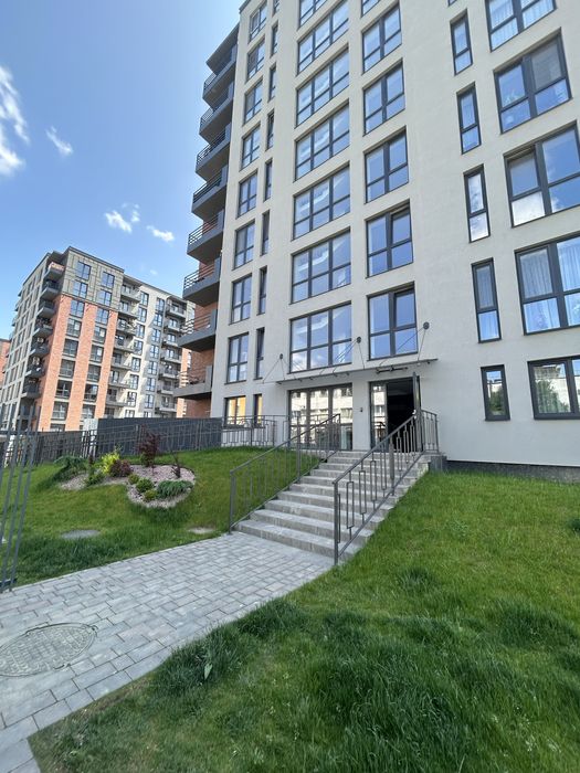 Вишукана 2к квартира + велика кухня студія у ЖК «West Towers»