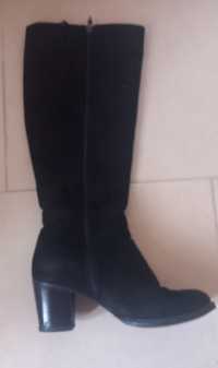 Botas pretas - tamanho 36