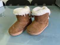 Bota menina estilo Hugg