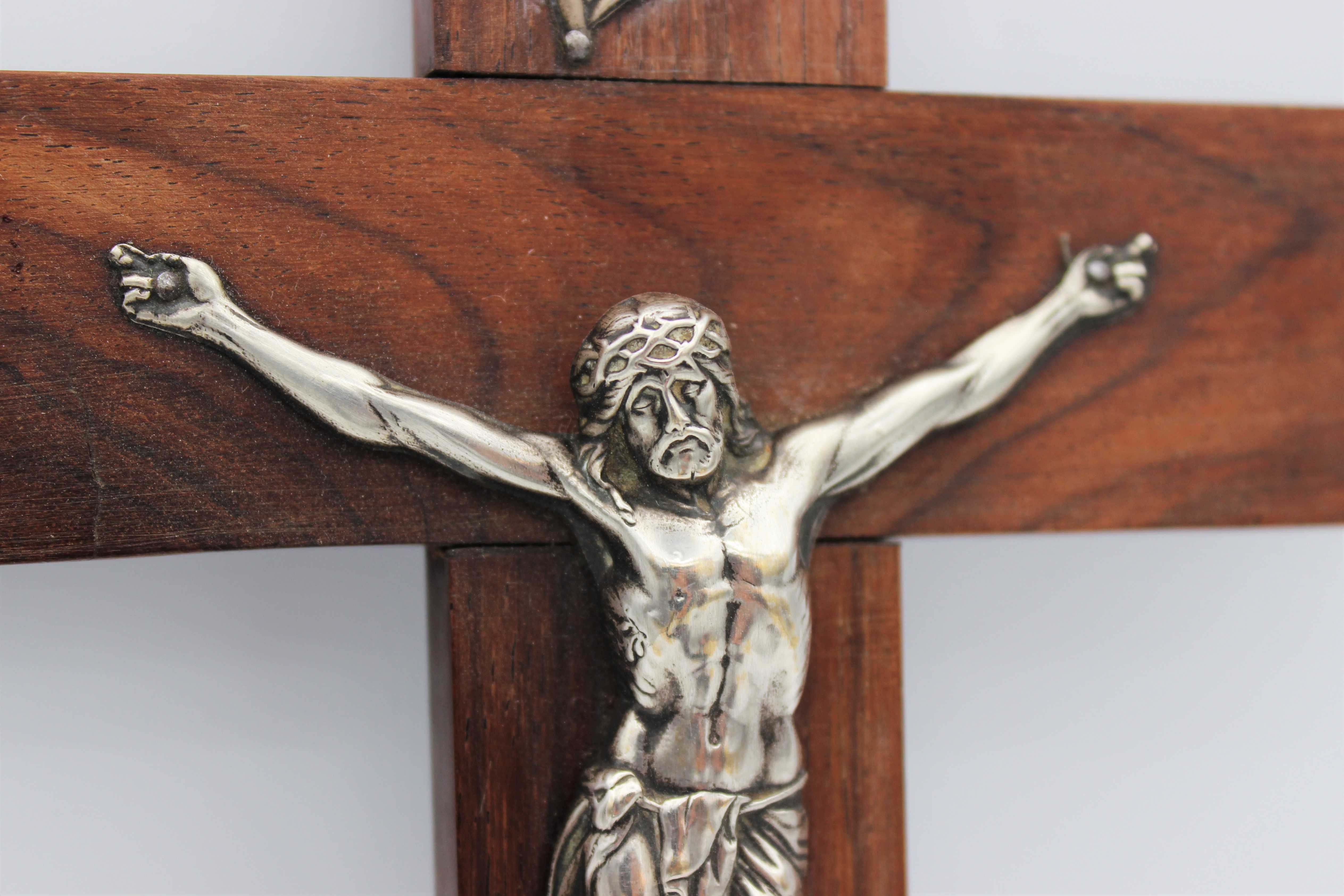 Crucifixo em Pau-Santo e Cristo em Prata Portuguesa
