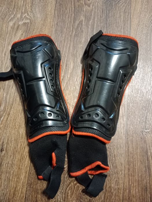 Щитки на широку ногу