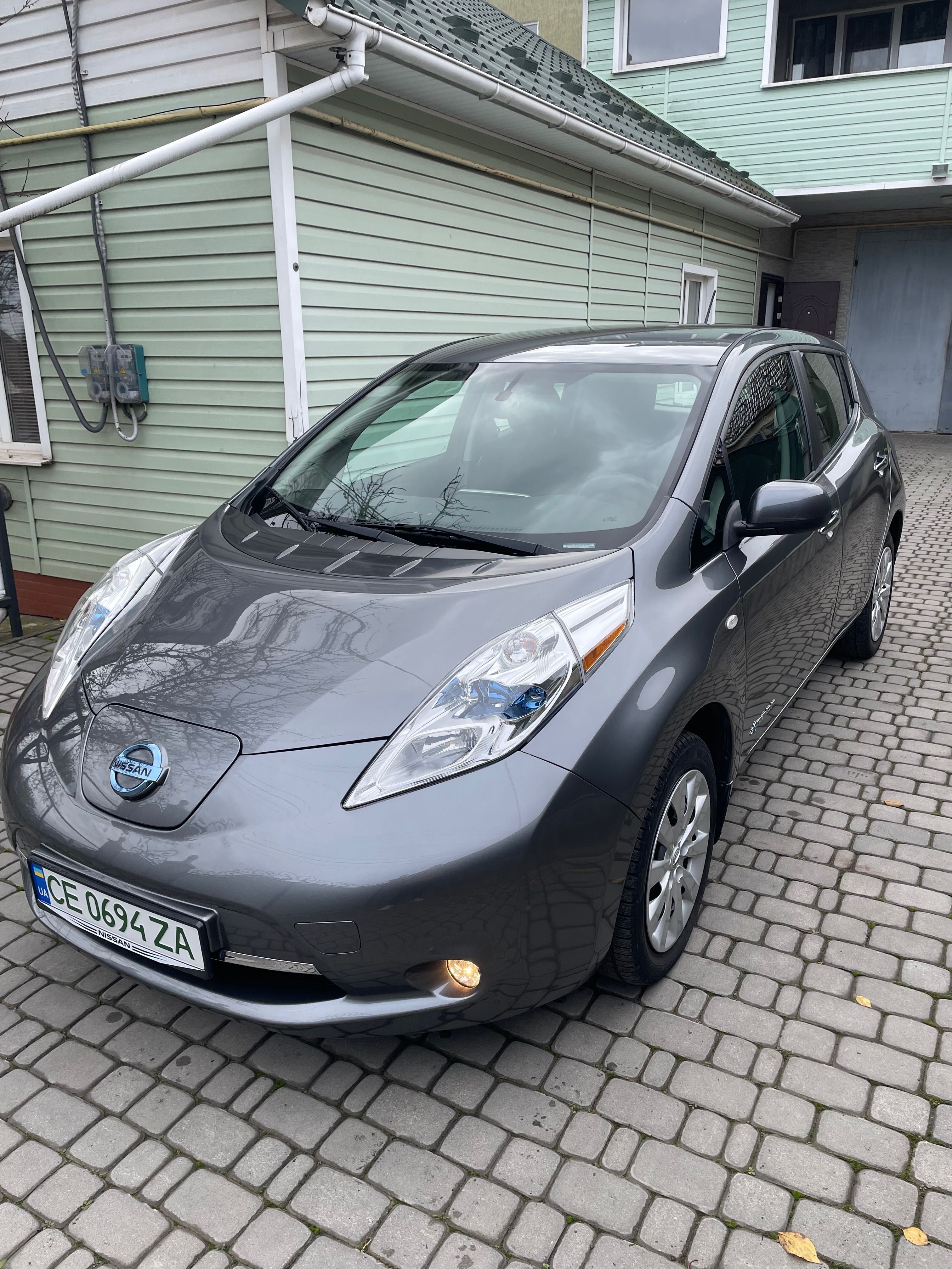 Nissan Leaf продаж