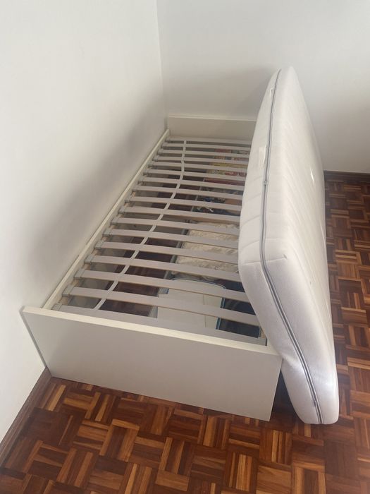 Cama de solteito IKEA com colchão