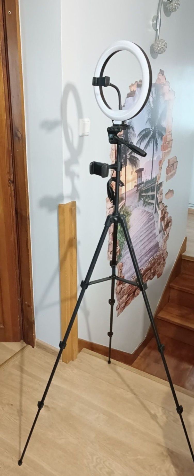 lampa pierścieniowa LED ze stojakiem i uchwytami doMakijażu transmisji