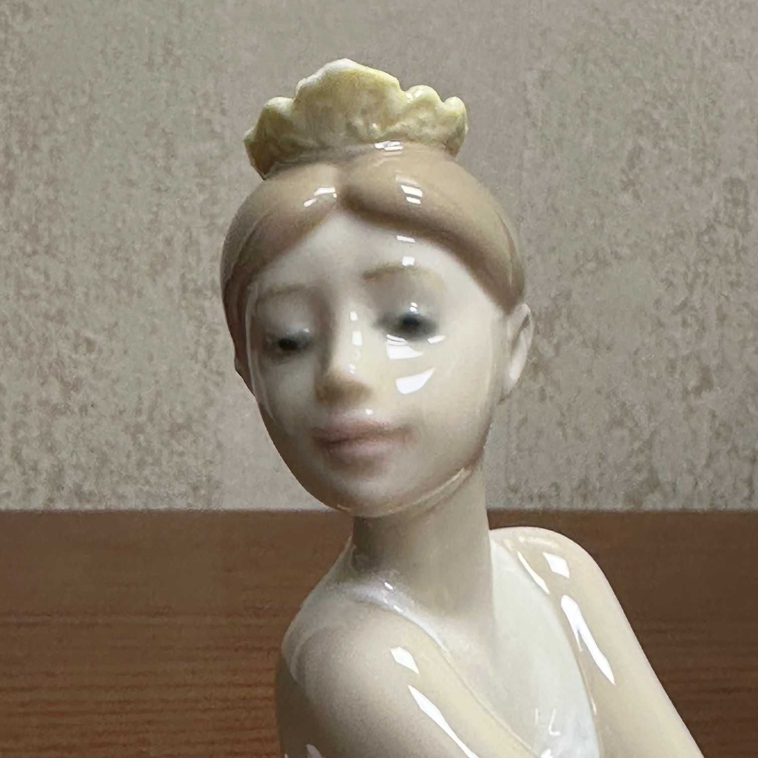 Фарфоровая статуэтка Lladro «Изящная поза».