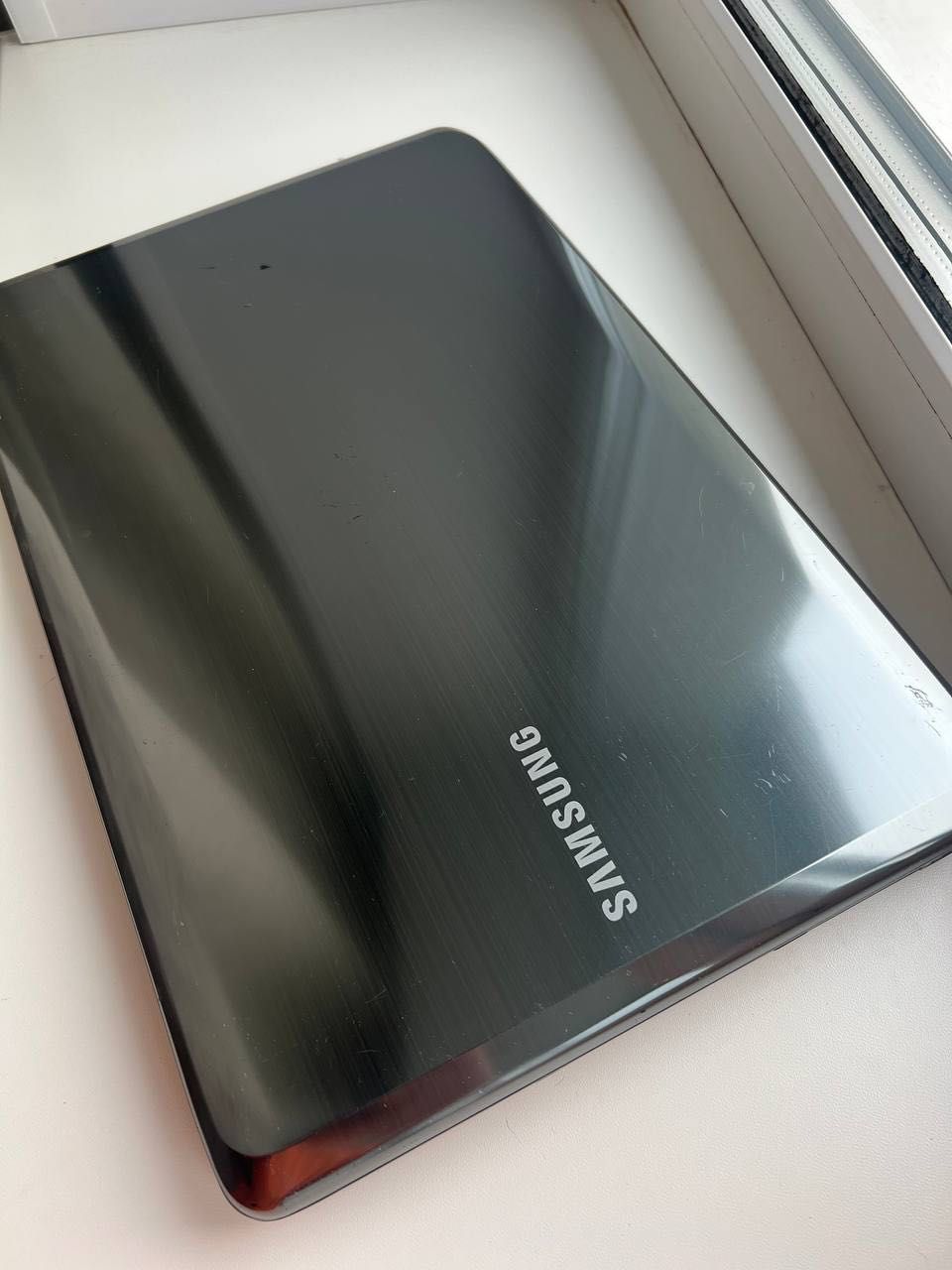 Ноутбук Samsung NP-R523