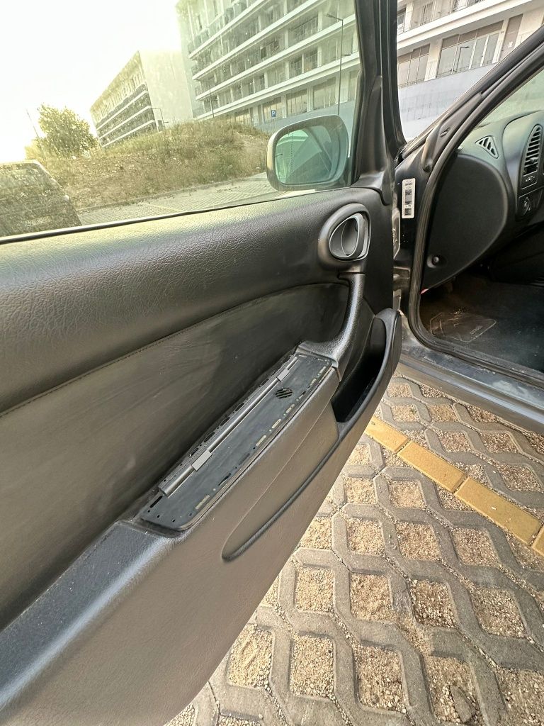 Vendo Citroen Xsara 
1.4 a gasolina ( 74cv )
Versão Sedan
