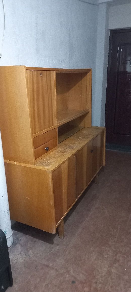 Продам шкаф сервант