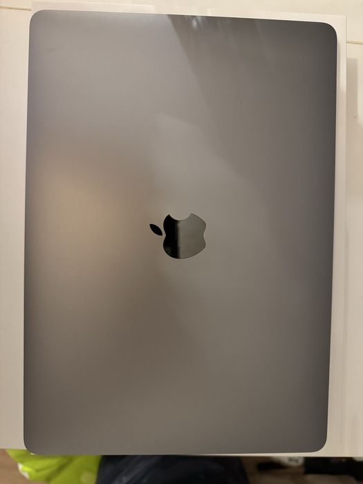 Macbook M1 Air / 8GB RAM / 256 gb dysk galaktyczna szarosc