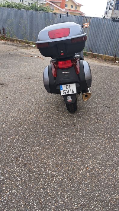 Vendo honda daeuville  700 cc . Com 63000 kilometros