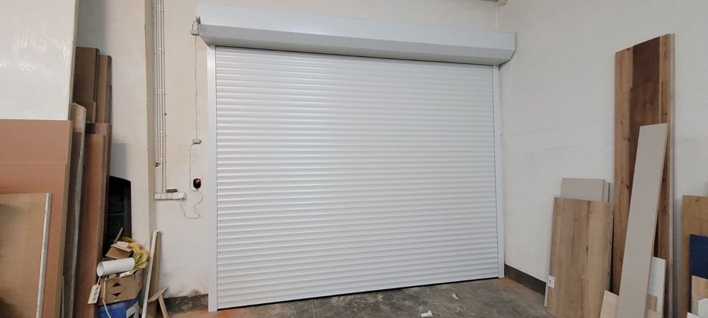 Duża brama rolowana z napędem ANTYWŁAMANIOWA 3,5m x 3,5m profil 77mm