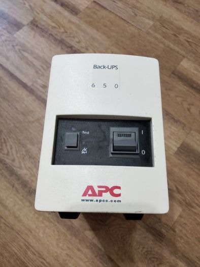 Продам источник бесперебойного питания APC Back-UPS 650 (BK650MI)