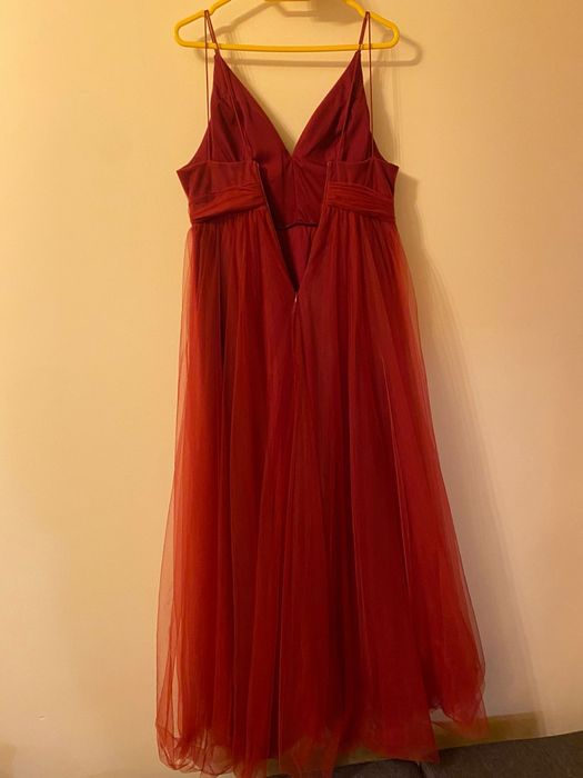 Bordowa długa sukienka na wesele studniówkę