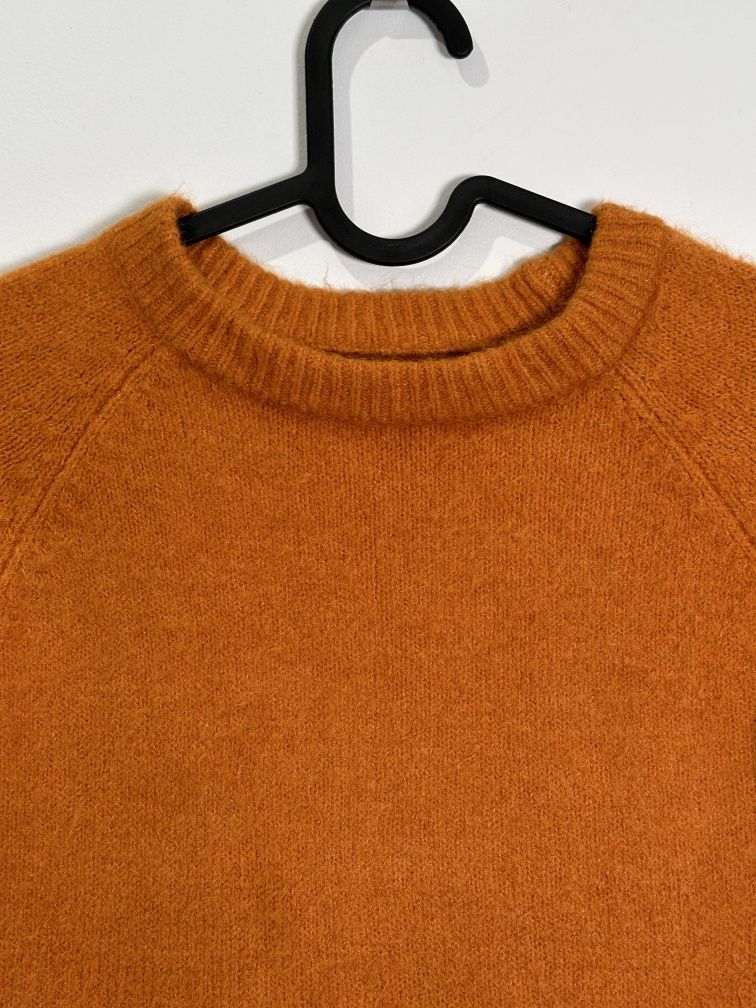 Pomarańczowy  sweter dziewczęcy
