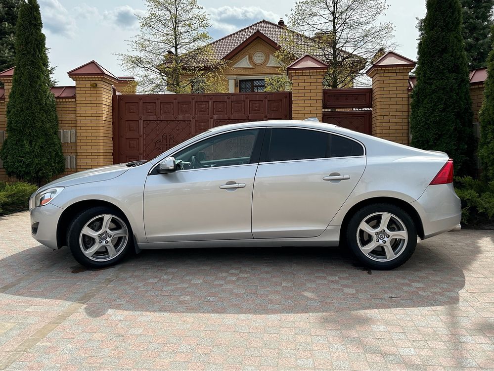 Продаж Volvo s60, 2012 року