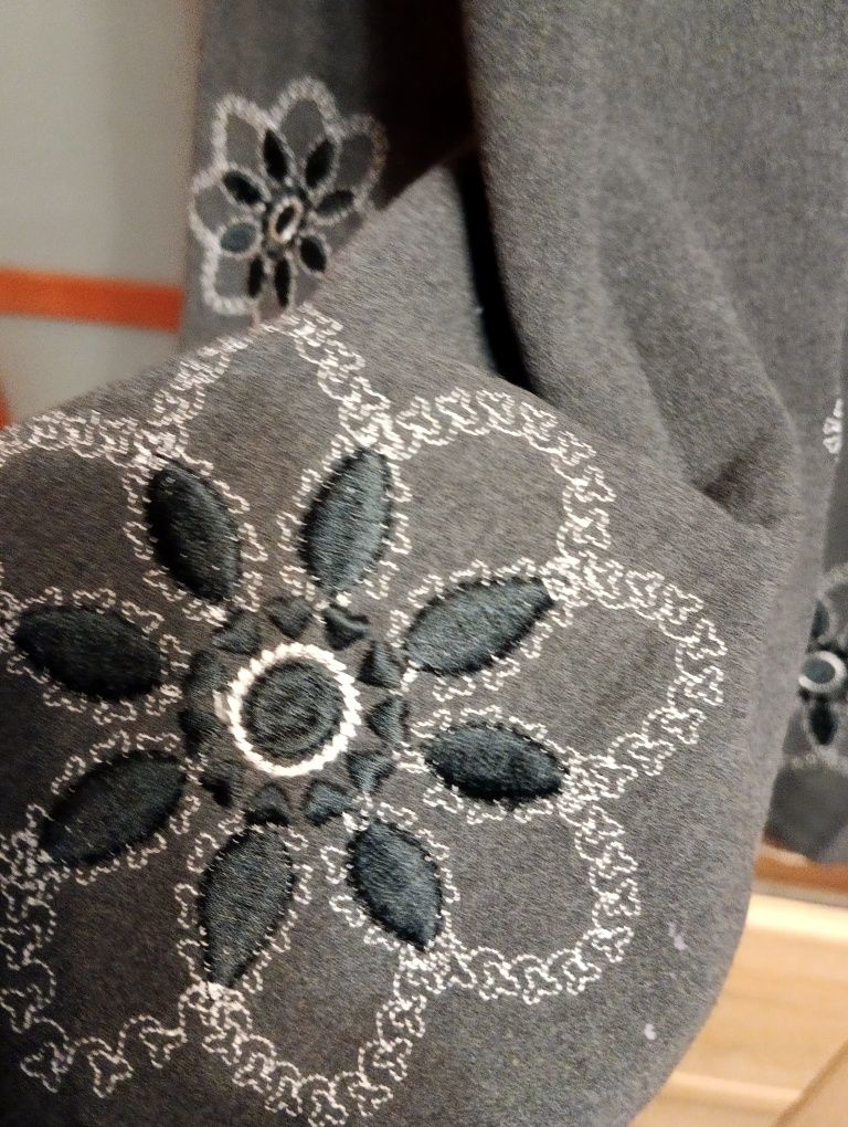 Spódnica z haftem 44 XXL długa na podszewce