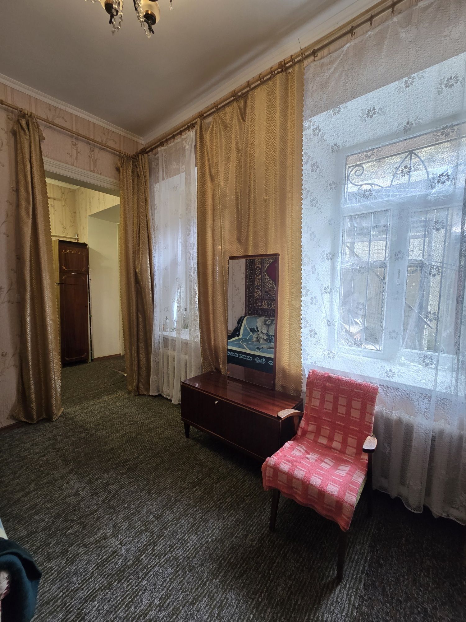 В продаже  двухкомнатная квартира в Центре. Пер. Асташкина.