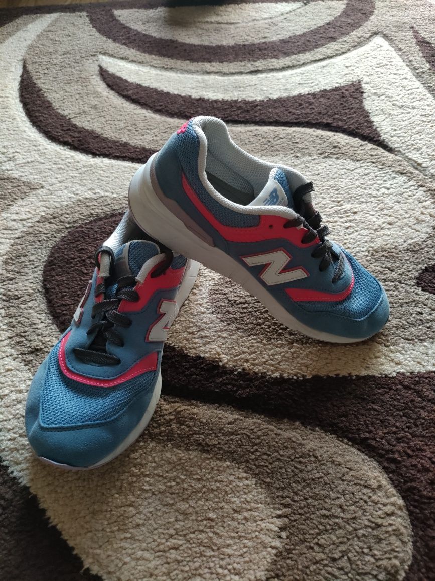 Buty dziewczęce New balance 35