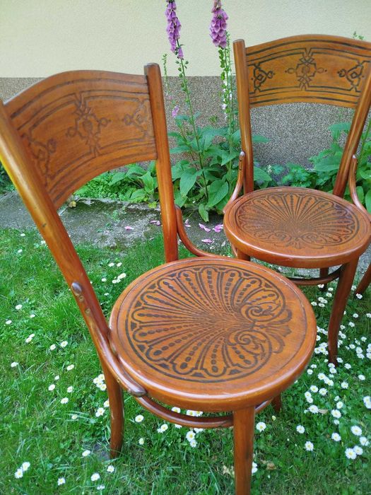 Krzesła Thonet-Mundus