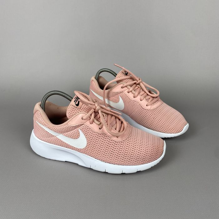 р.37,5 Оригінал! Nike Tanjun GS 818384-605 Кросівки спортивні для залу
