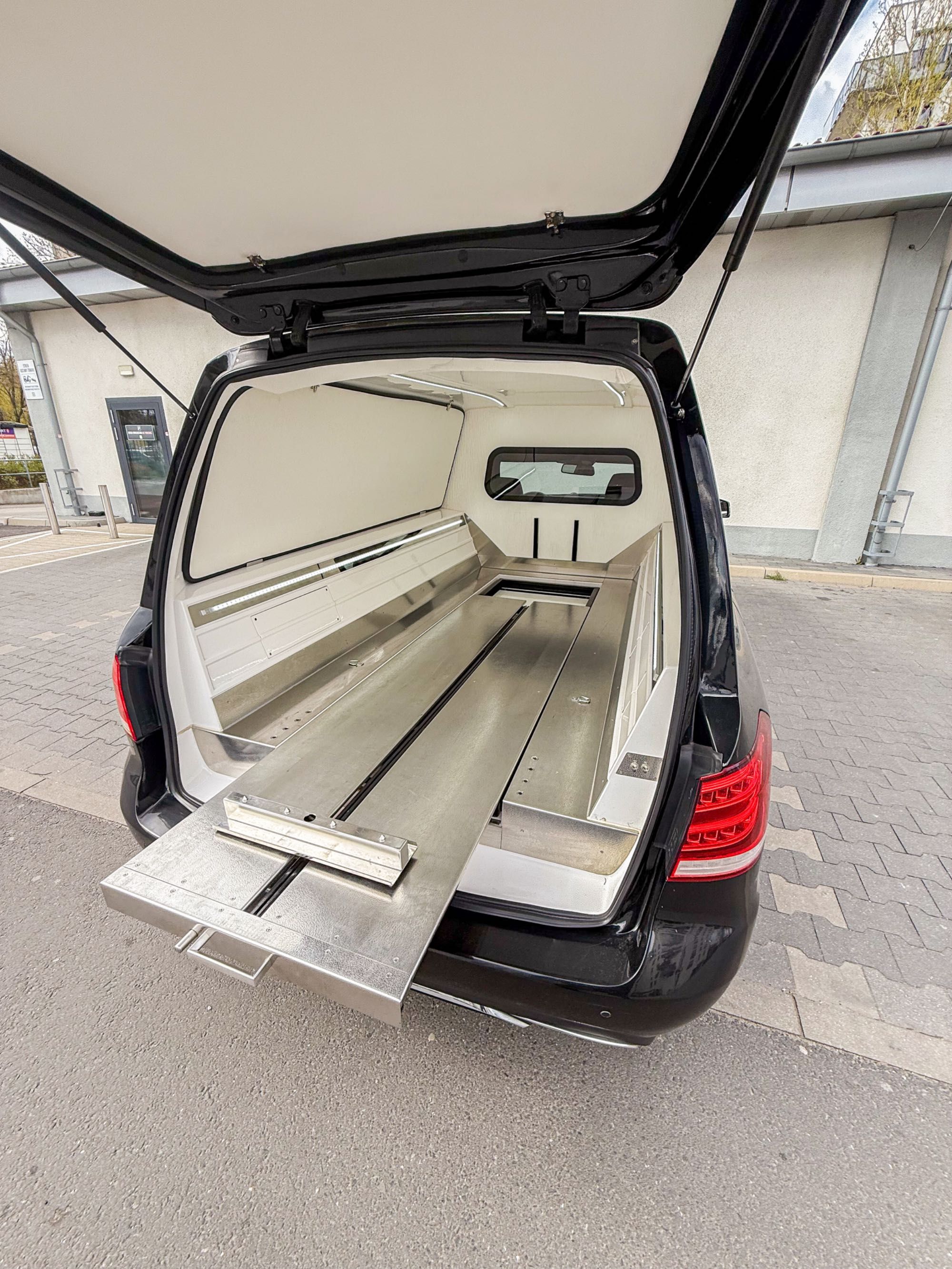 Karawan pogrzebowy Mercedes-Benz/Bautex
