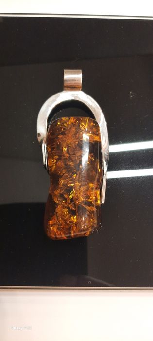 Srebrna zawieszka z bursztynem