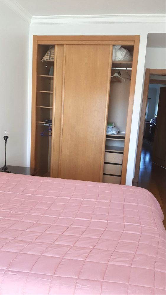 Arrendo quarto com casa de banho exclusiva