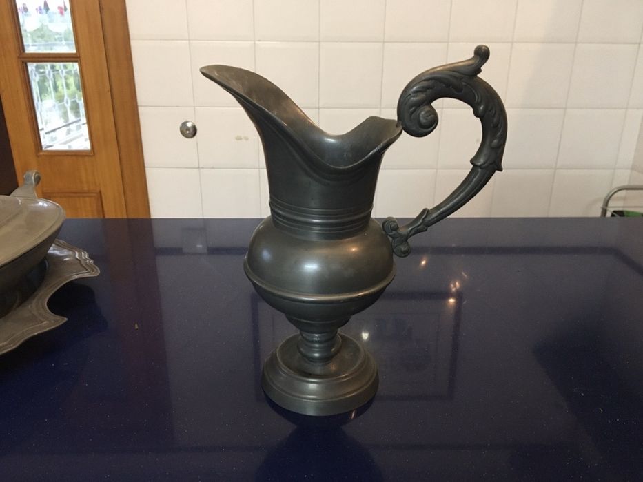 Jarro e taça de estanho 85% puro contrastado tambem vendo separado