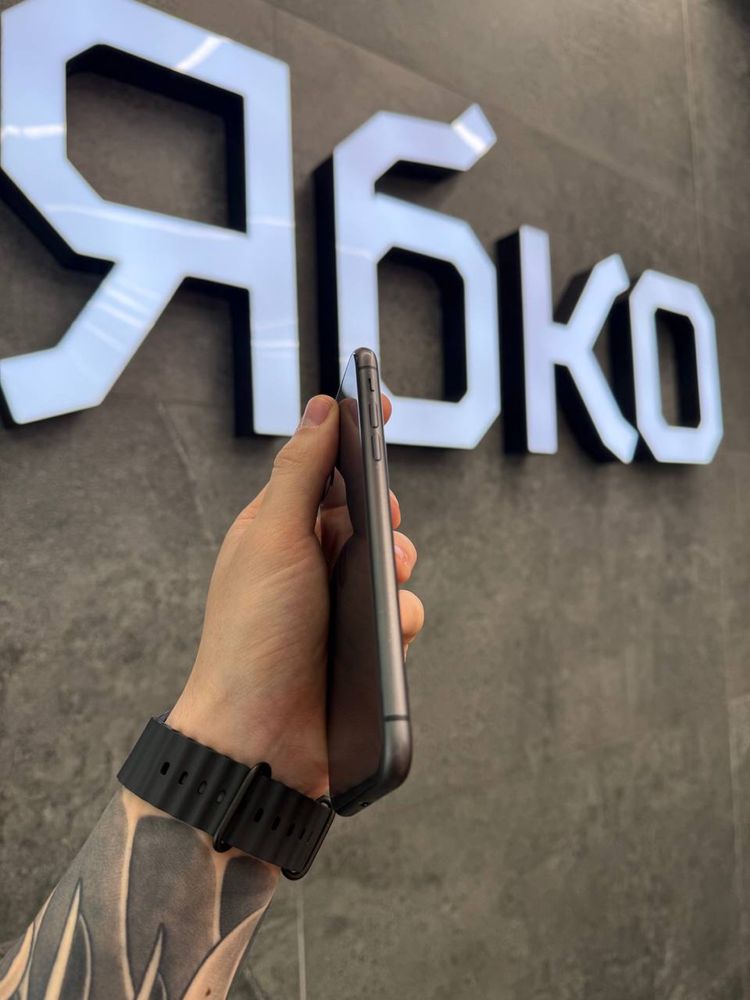 iPhone 11 128 Black used
