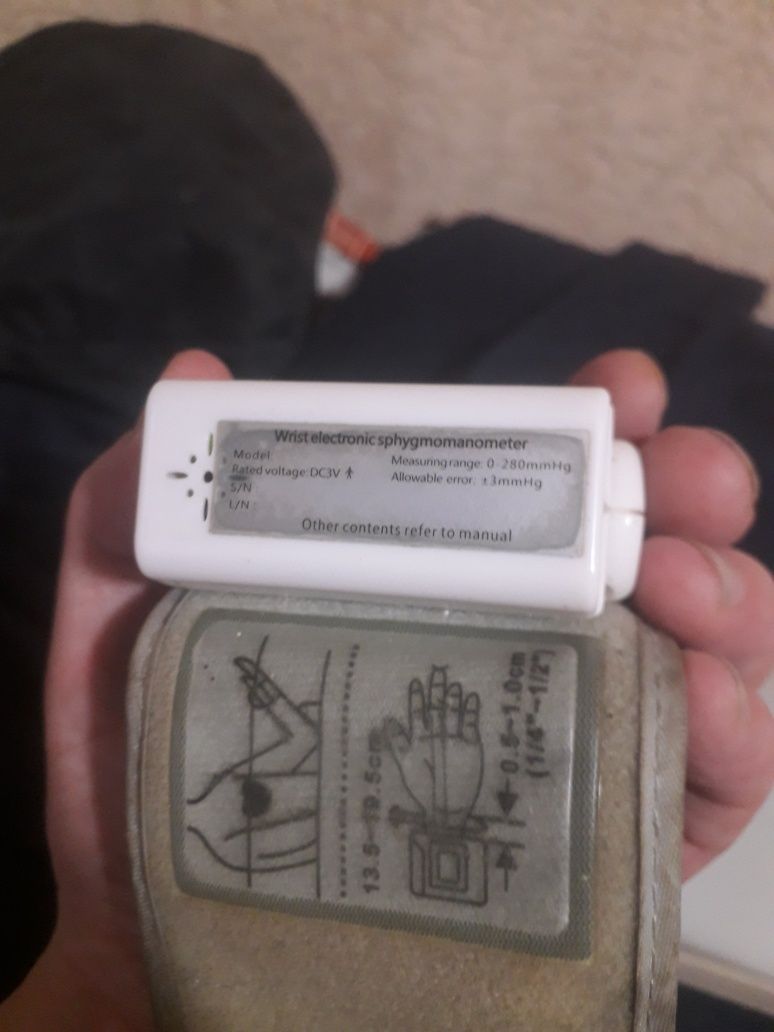 Продам тонометр наручный