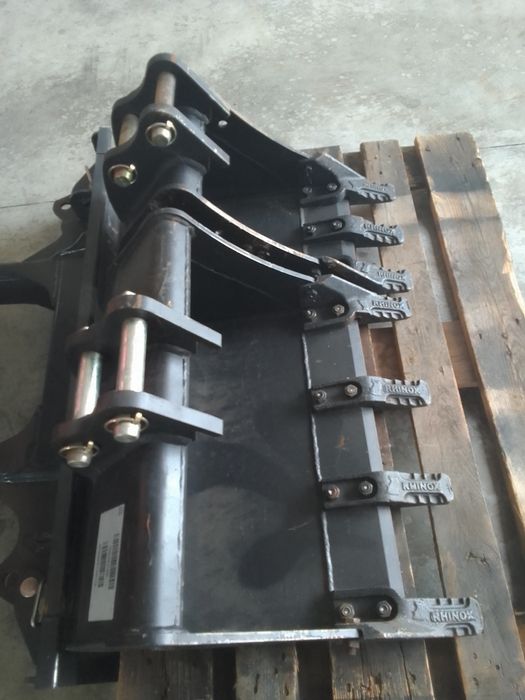 Mini giratória escavadora Yanmar 1600kg, 2023