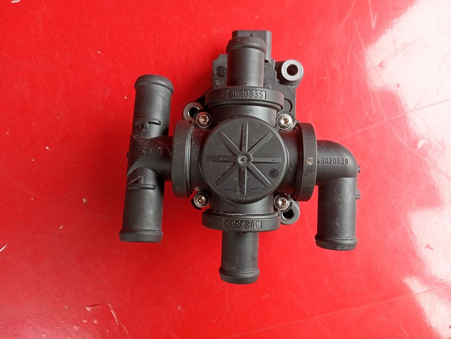 Клапан системи охолодження 4KE963375N Audi E-TRON охлаждения Е Трон