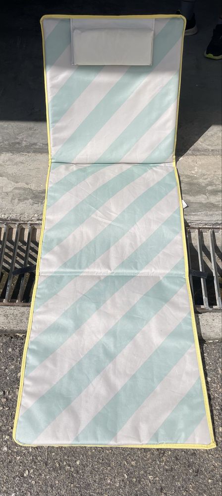 Esteira de praia com encosto rigido