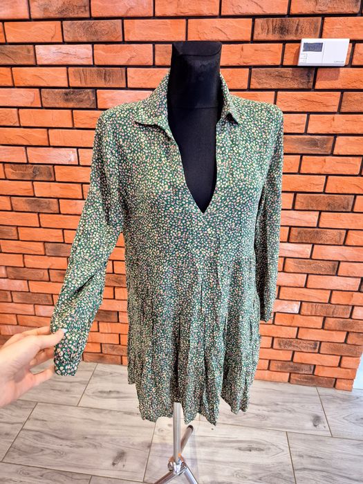 Sukienka w kwiatki zara