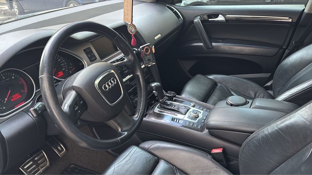 Продам автомобіль Audi Q7