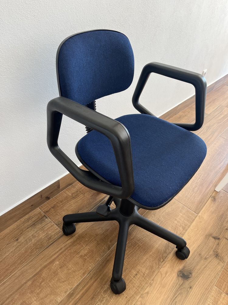 Cadeira confortavel giratoria de escritório