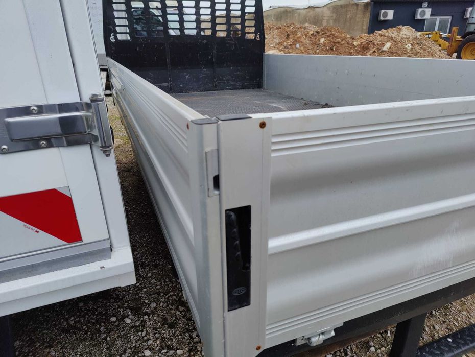 Carroçaria com Taipais Alumínio