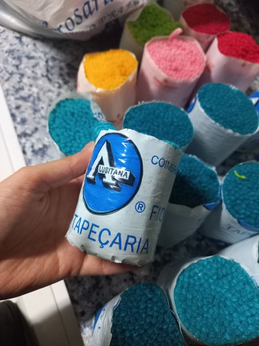 Lãs para tapeçaria e fada do lar