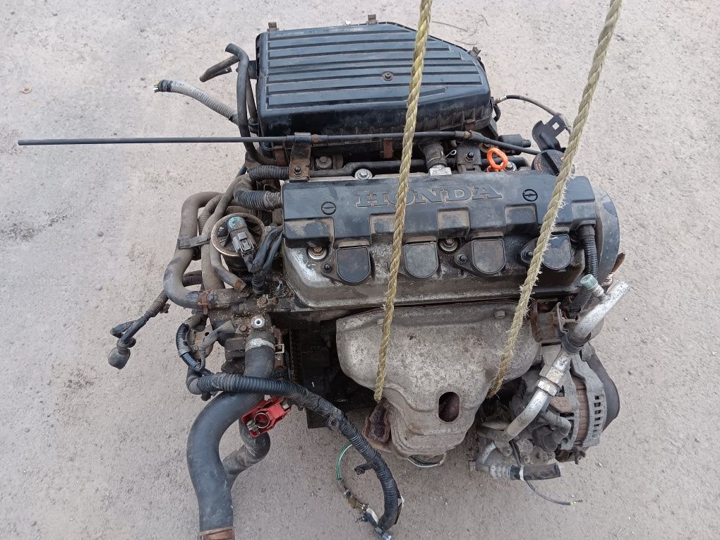 Honda Civic VII 7 silnik kompletny z osprzętem 1.4 B 16 v D14Z6